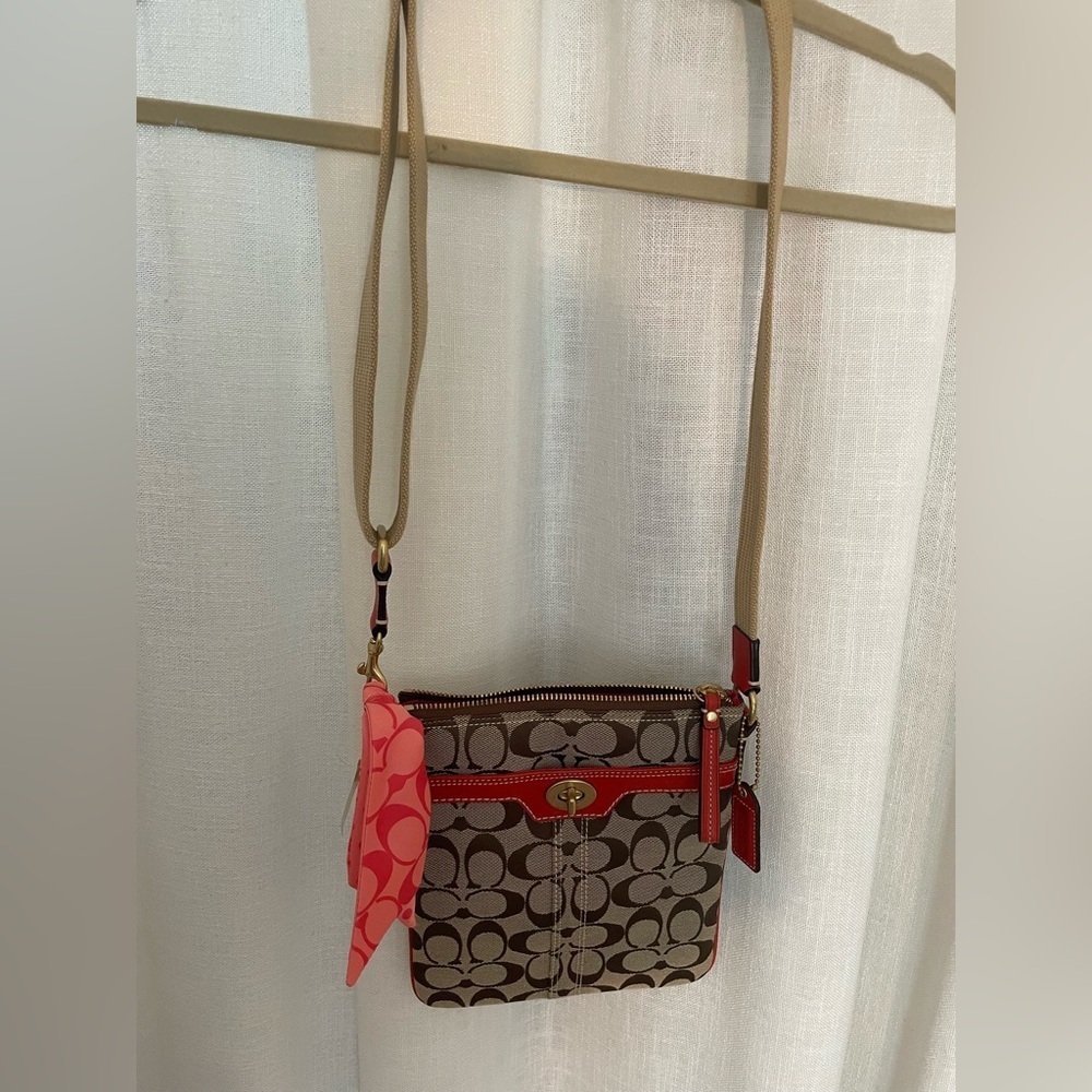 NWT Coach Khaki/Geranium Hamptons‎ Signature Swingpack Crossbody 2007 - Picture 6 of 16